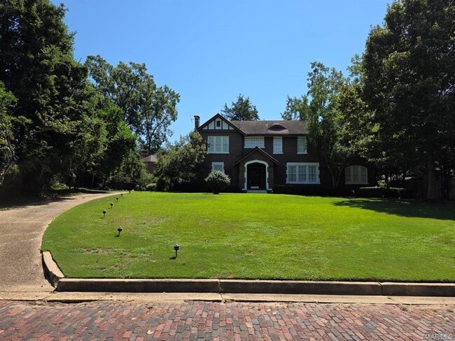 property at 2481 E Cloverdale Park