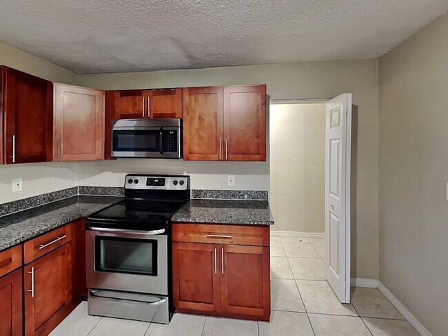 2240 Woolbright Rd in Boynton Beach, FL - Building Photo - Building Photo