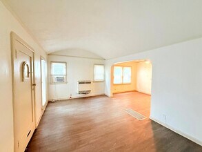 614-614 N Poinsettia Pl in Los Angeles, CA - Building Photo - Building Photo