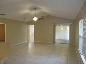 4511 Loveland Pass Dr E in Jacksonville, FL - Building Photo - Building Photo