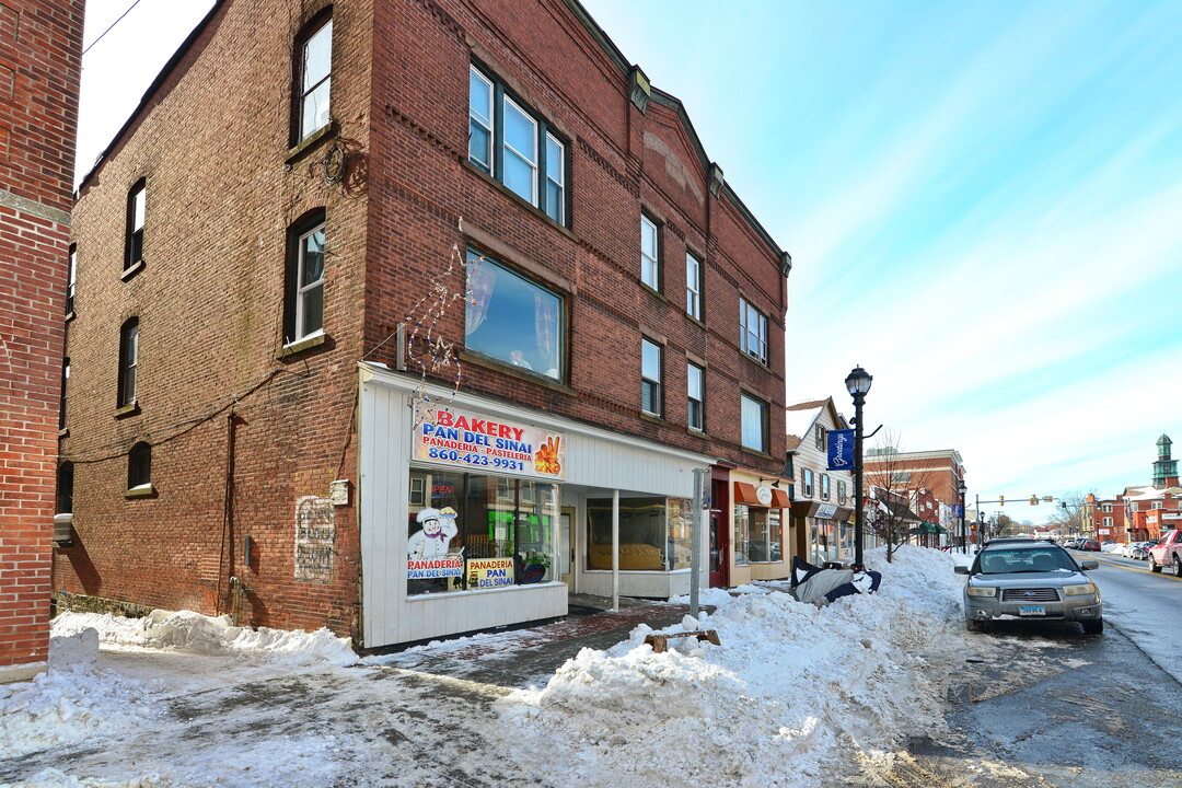 850 Main St in Willimantic, CT - Building Photo