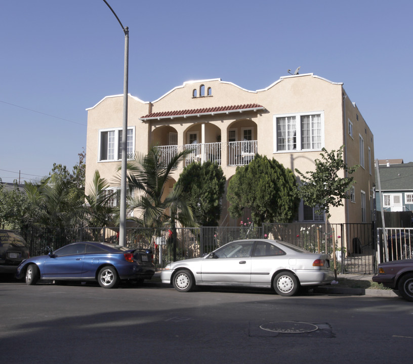 333 N Coronado St in Los Angeles, CA - Building Photo