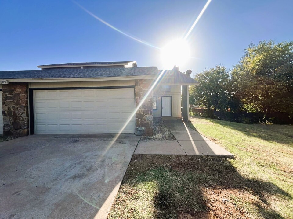 10227 Shadowridge Dr in Oklahoma City, OK - Building Photo