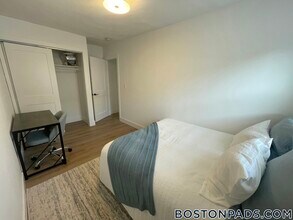 740 E 7th St, Unit 7 in Boston, MA - Foto de edificio - Building Photo