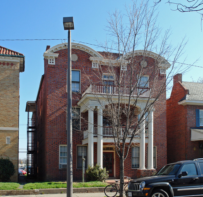 2710 W Grace St in Richmond, VA - Building Photo - Building Photo