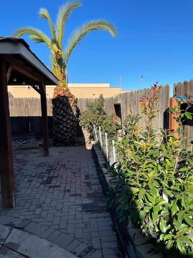 1170 Oatgrass Way in Los Banos, CA - Building Photo - Building Photo