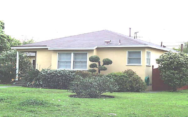 11824 Ocean Park Blvd in Los Angeles, CA - Building Photo