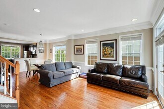 23073 Weybridge Square in Brambleton, VA - Building Photo - Building Photo