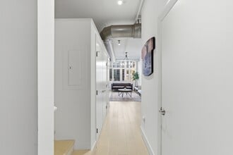 811 4th St NW, Unit 414 in Washington, DC - Foto de edificio - Building Photo