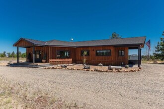 66966 Gist Rd in Bend, OR - Building Photo - Building Photo