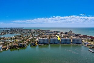 17735 Gulf Blvd in Redington Shores, FL - Building Photo