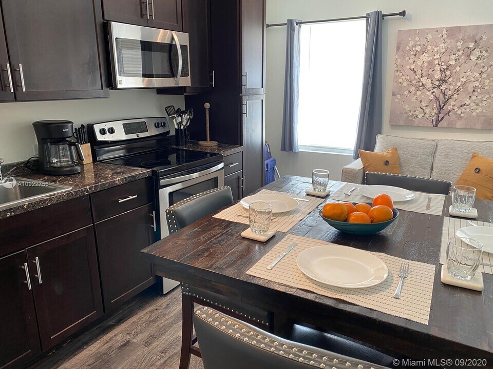 1358 Pennsylvania Ave-Unit -305 in Miami Beach, FL - Building Photo