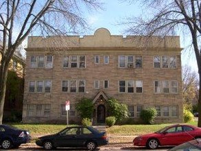 2706 N Frederick Ave in Milwaukee, WI - Foto de edificio - Building Photo