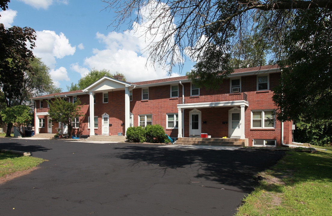 6108-6148 Sumter Ave N in Minneapolis, MN - Foto de edificio