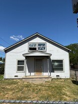 906 N Central Ave in Medford, OR - Building Photo
