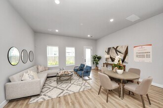 5806 Francis Oak Ln in Houston, TX - Building Photo - Building Photo