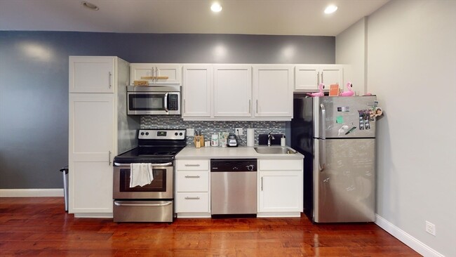 property at 9 Anderson St