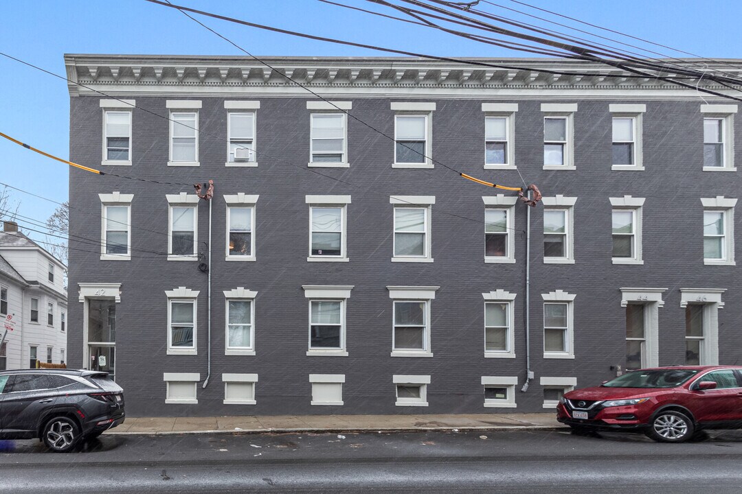 42 Brackett St, Unit 1 in Boston, MA - Foto de edificio