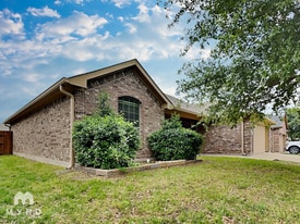 126 Liberty Way in Waxahachie, TX - Building Photo