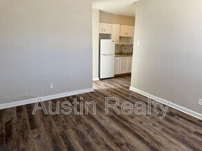 8025 Gravois Rd in St. Louis, MO - Building Photo - Building Photo