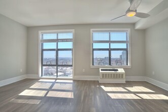 32 Oakland Ave in Jersey City, NJ - Building Photo - Building Photo
