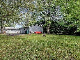1325 Cardinal Ln in Howard, WI - Building Photo