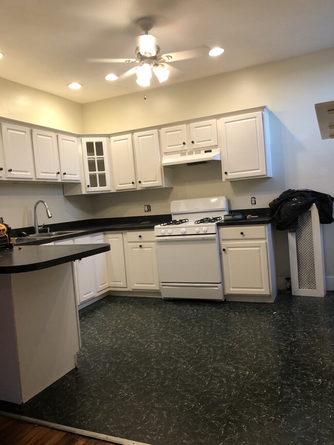47 Cummins Hwy, Unit Floor 2 in Boston, MA - Building Photo - Building Photo