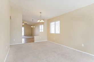 7016 W Dupont Way in Tucson, AZ - Foto de edificio - Building Photo