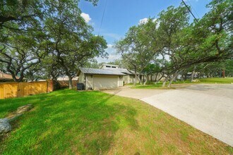 16907 Springhill Dr in San Antonio, TX - Building Photo - Building Photo
