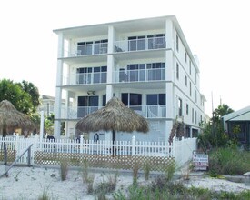 206 Gulf Blvd in Indian Rocks Beach, FL - Foto de edificio - Building Photo