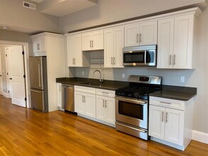 166 Hampshire St, Unit 1A in Cambridge, MA - Building Photo - Building Photo