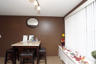 Dogwood Glen in Indianapolis, IN - Building Photo - Interior Photo