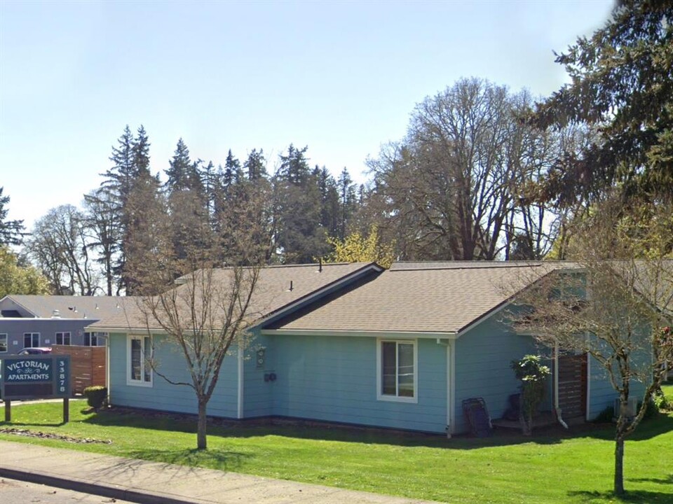 33878 E Columbia Ave in Scappoose, OR - Building Photo