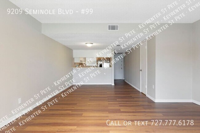 9209 Seminole Blvd in Seminole, FL - Building Photo - Building Photo