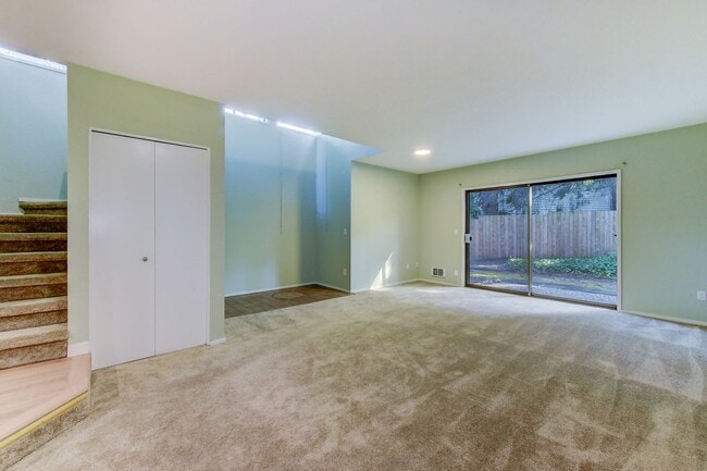 9911 NE 135th Pl in Kirkland, WA - Building Photo - Building Photo