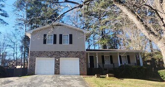 2337 Pebble Rock E in Decatur, GA - Building Photo