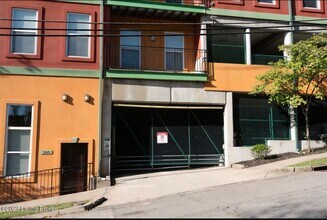 2411 Brownsboro Rd in Louisville, KY - Building Photo - Building Photo