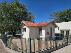 700 Iron Ave SW in Albuquerque, NM - Foto de edificio - Building Photo