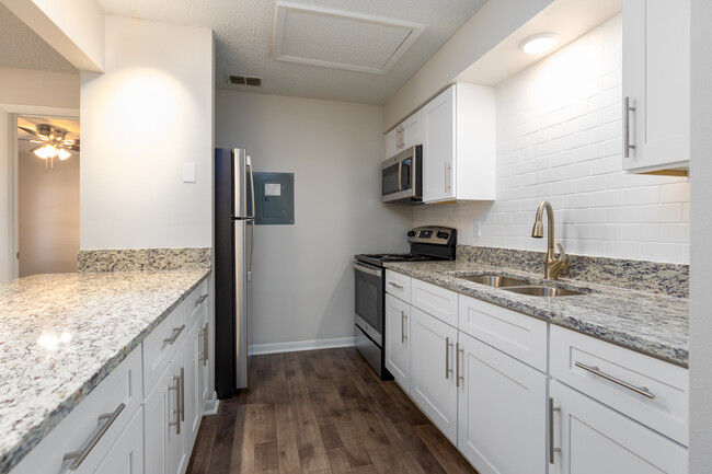 Topaz Retreat in Lakeland, FL - Building Photo - Interior Photo
