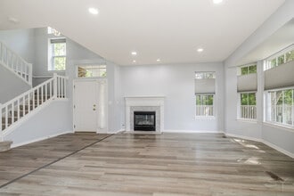 1114 Georgetown Way in Vernon Hills, IL - Building Photo - Building Photo
