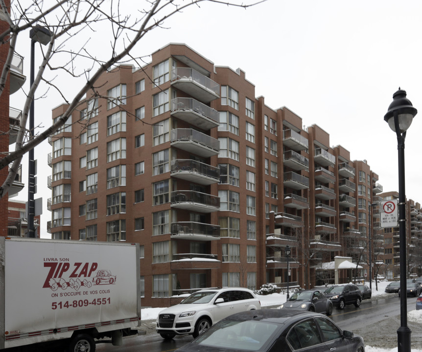 500 de la Montagne in Montréal, QC - Building Photo