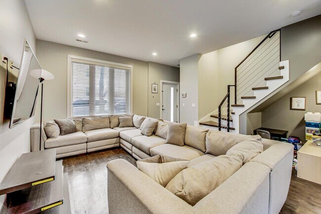 2339 N Drake Ave in Chicago, IL - Building Photo - Building Photo