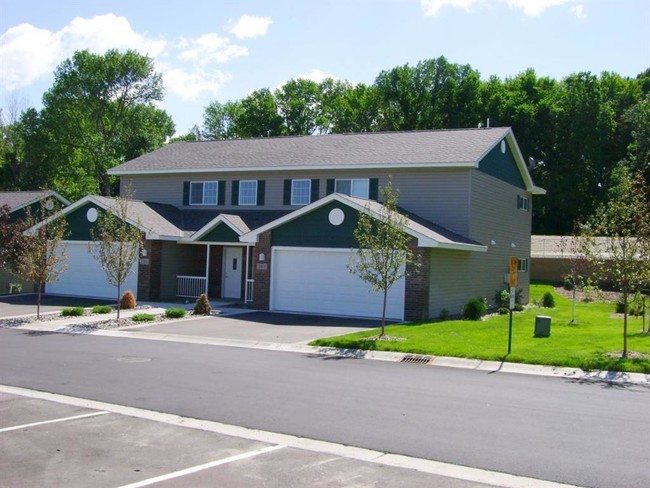 Jordan Valley Townhomes in Jordan, MN - Foto de edificio - Building Photo