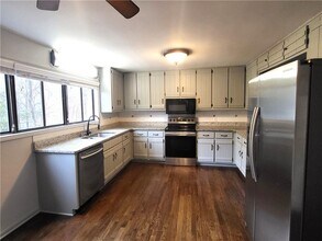 2571 Rocky Springs Dr NE in Marietta, GA - Building Photo - Building Photo