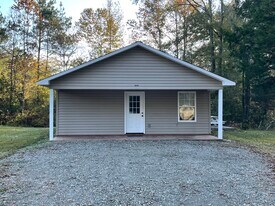 1030 Sun Creek Rd in Starkville, MS - Building Photo
