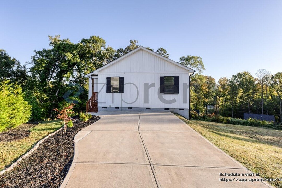 106 Snyder Ct NE in Concord, NC - Foto de edificio