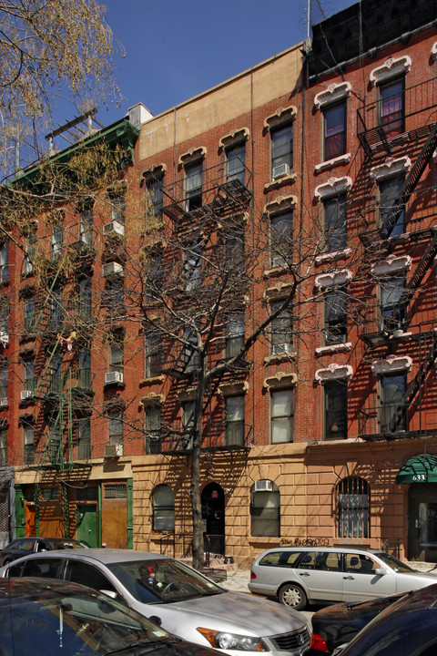 631 E Sixth St in New York, NY - Building Photo