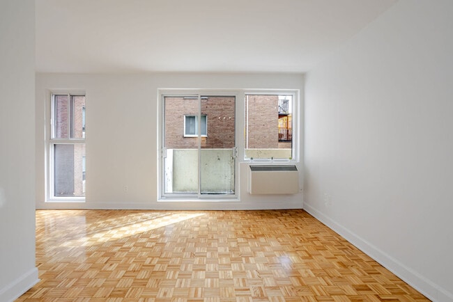 La Tour Penfield in Montréal, QC - Foto de edificio - Building Photo