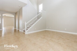 663 Breezeway Ct in Brandon, FL - Building Photo - Building Photo