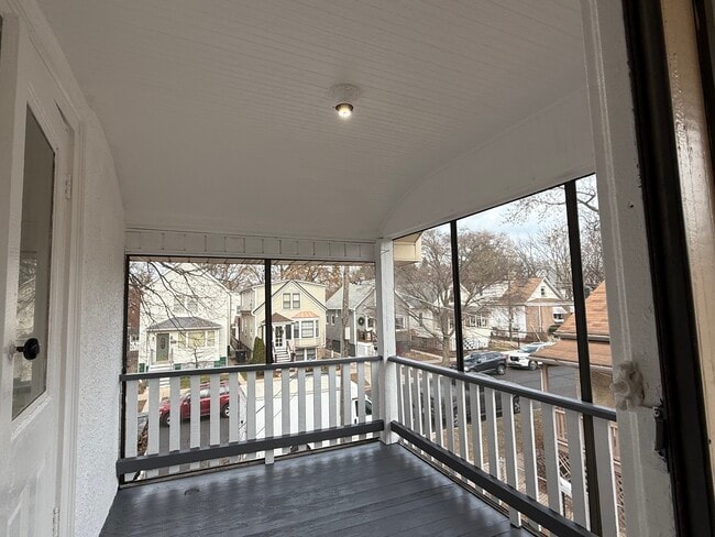 947 Florence Ave, Unit 2 in Evanston, IL - Foto de edificio - Building Photo